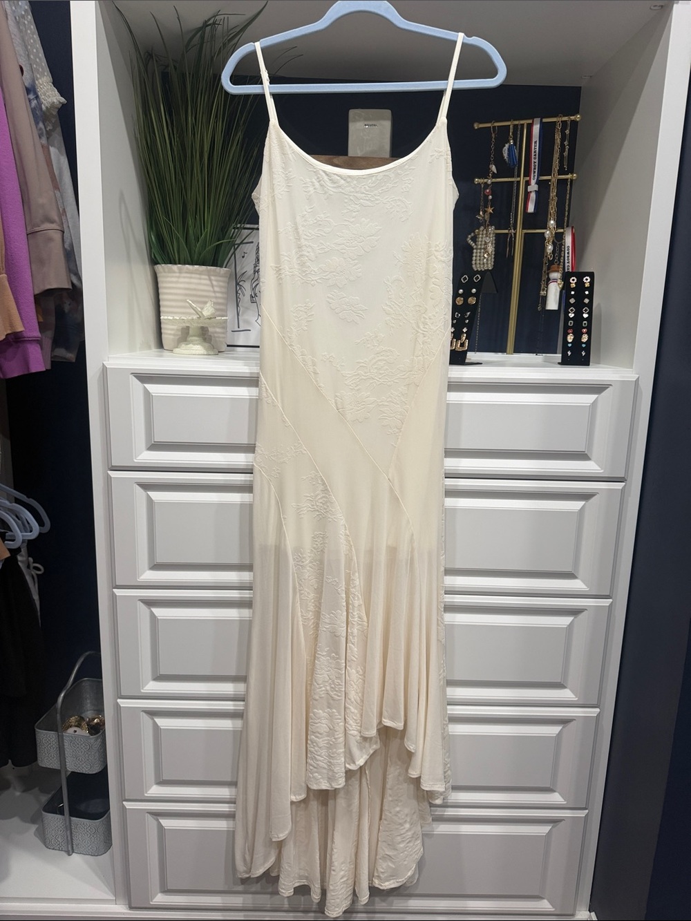 Thirty Thirty  SZ L Juniors Ivory High-Low Slip Dress with Lace Accents